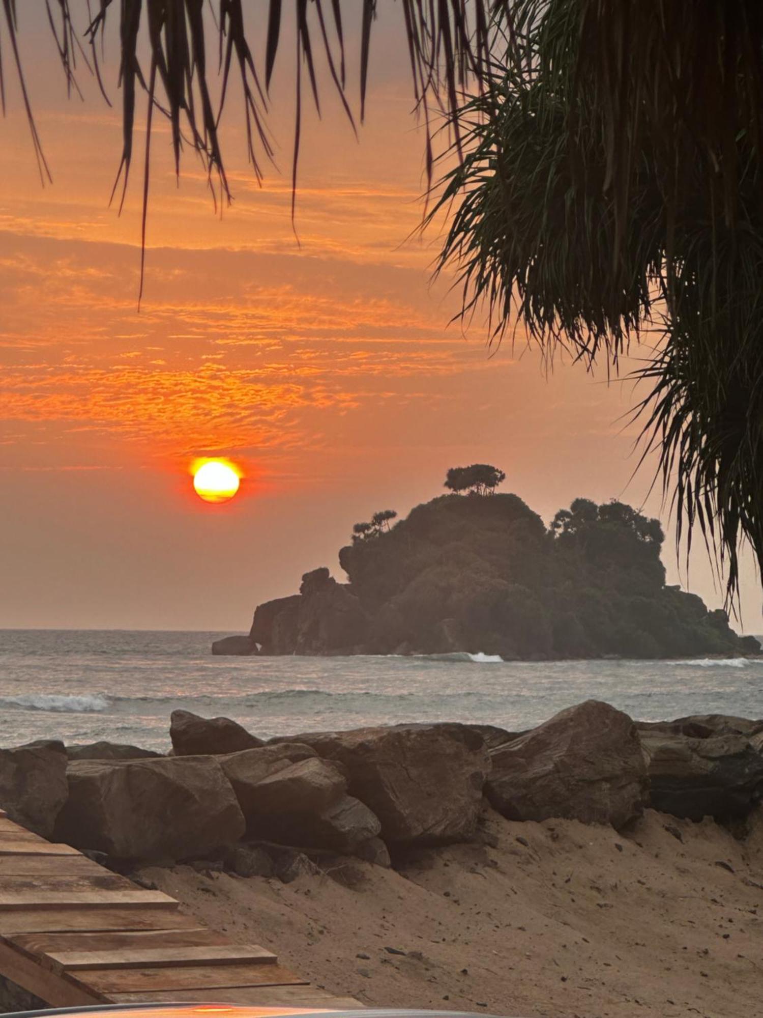 Surf Dom Hotel And Restaurant Ahangama Exteriér fotografie