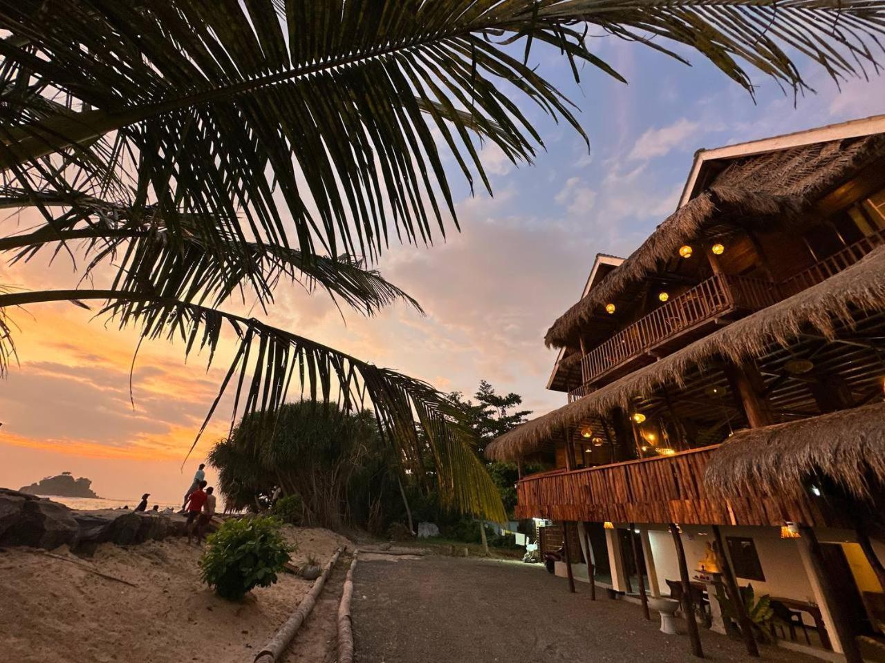Surf Dom Hotel And Restaurant Ahangama Exteriér fotografie